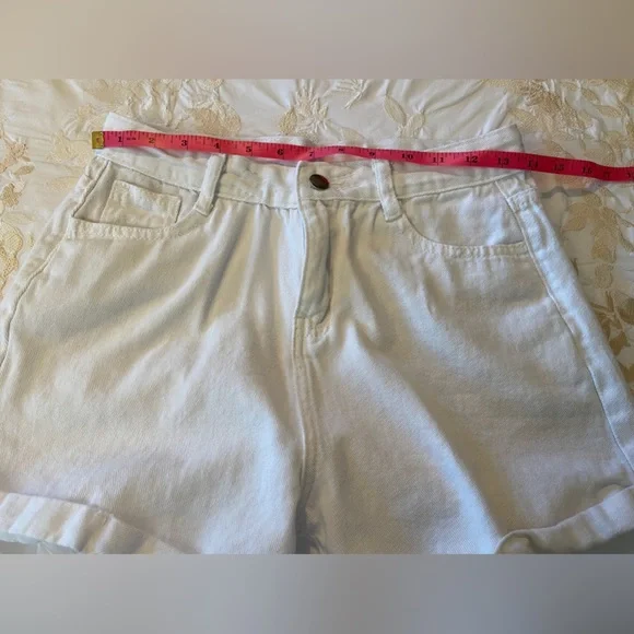 NWOT“JEANS” Sz-L Juniors/58 China- Cute Off White Jean Shorts-Soft Movable Cloth - Picture 1 of 15